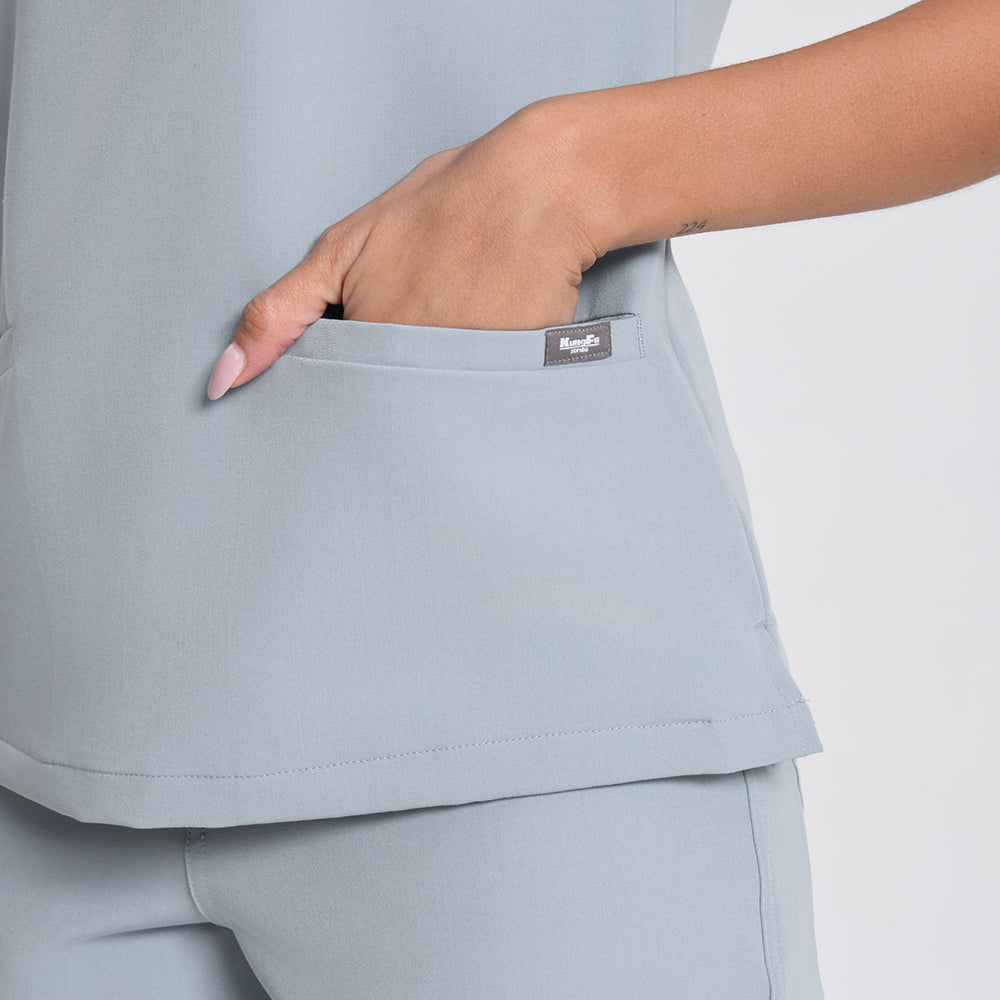 Blusas médicas esenciales de tres bolsillos KungfuScrubs