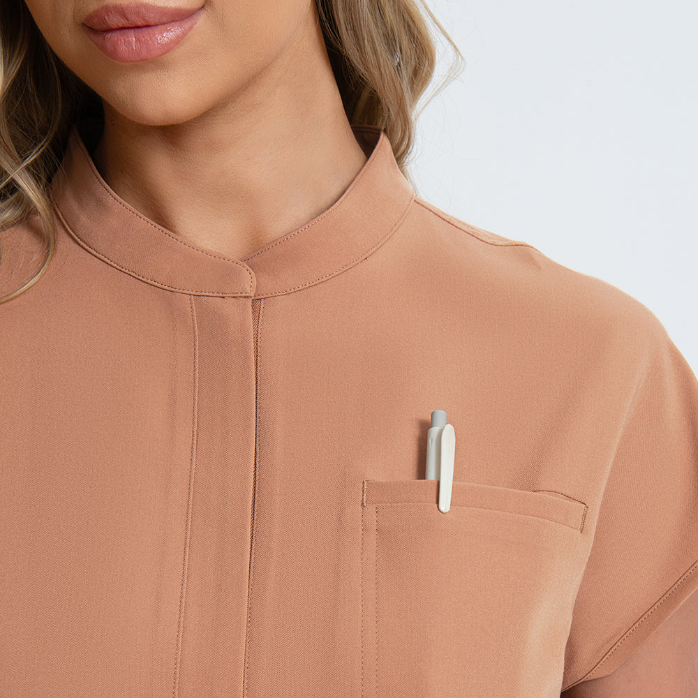 caramel Fluid repellent scrub top