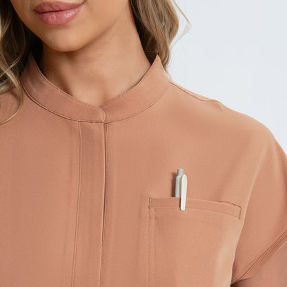 caramel Fluid repellent scrub top